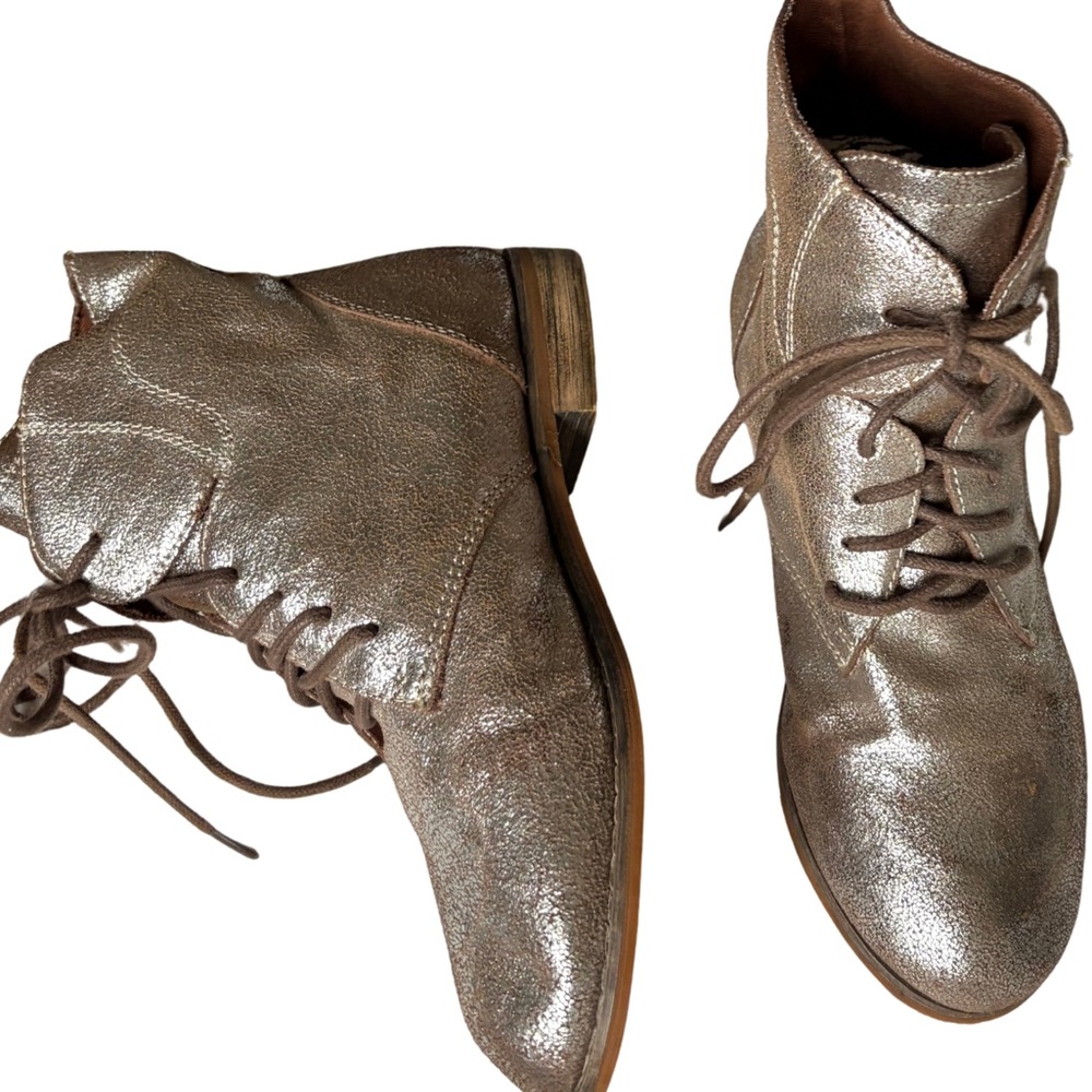 Urban Outfitters Ecote Metallic Ankle Boot - Picture 2 of 5